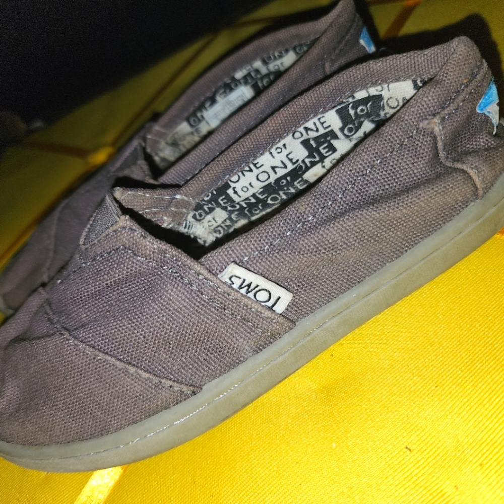 Girl's Size 12 Toms shoes - Picture 2 of 6
